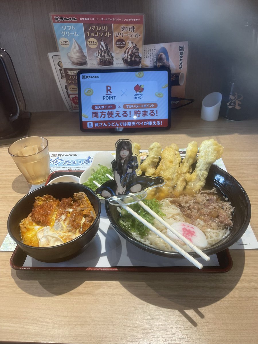珍しく定刻通りお昼🕛です。カニ🦀炒飯を食べるという手もあったが資