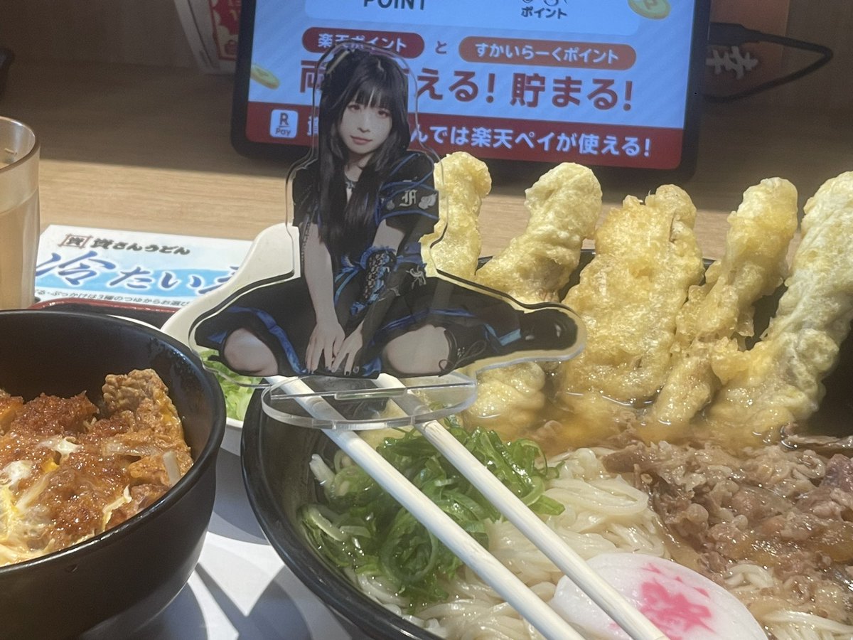 珍しく定刻通りお昼🕛です。カニ🦀炒飯を食べるという手もあったが資