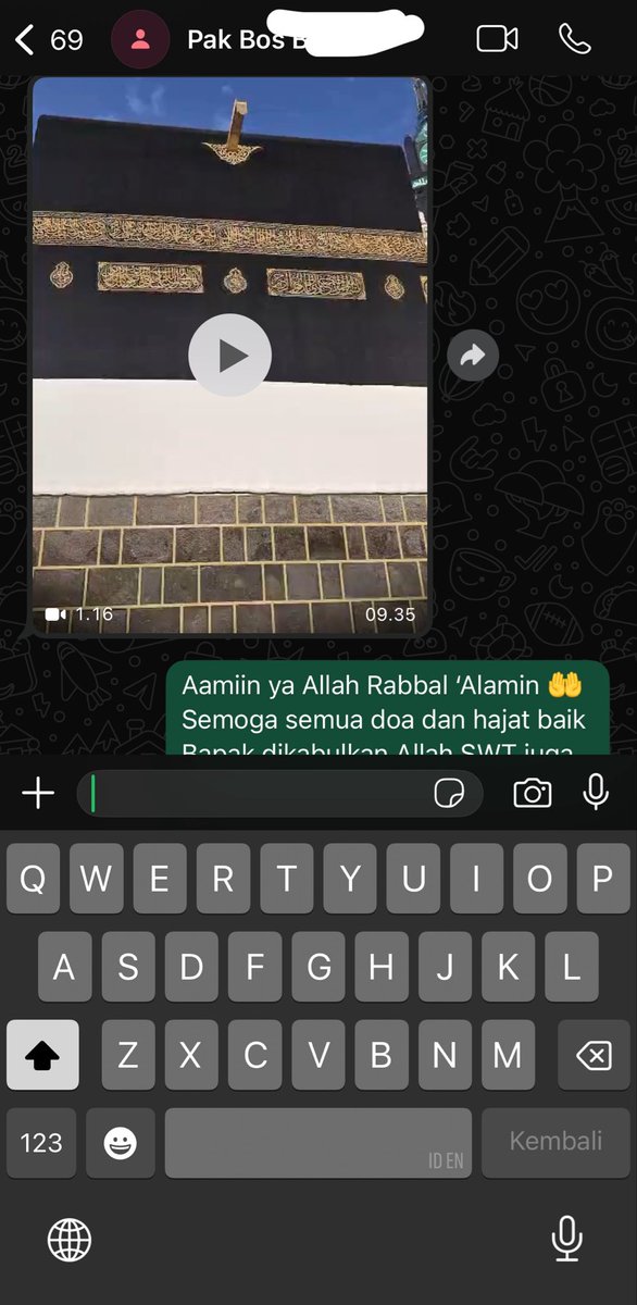 hallodms25's tweet photo. Kayanya gak banyak bos yang carenya bisa sampai begini…
Dikirimin video doa langsung dari depan Ka’bah aja udah bikin hati bergetar banget 🙏🤲

Semoga jadi haji yang mabrur pak bos. https://t.co/h8fCJbRrBH