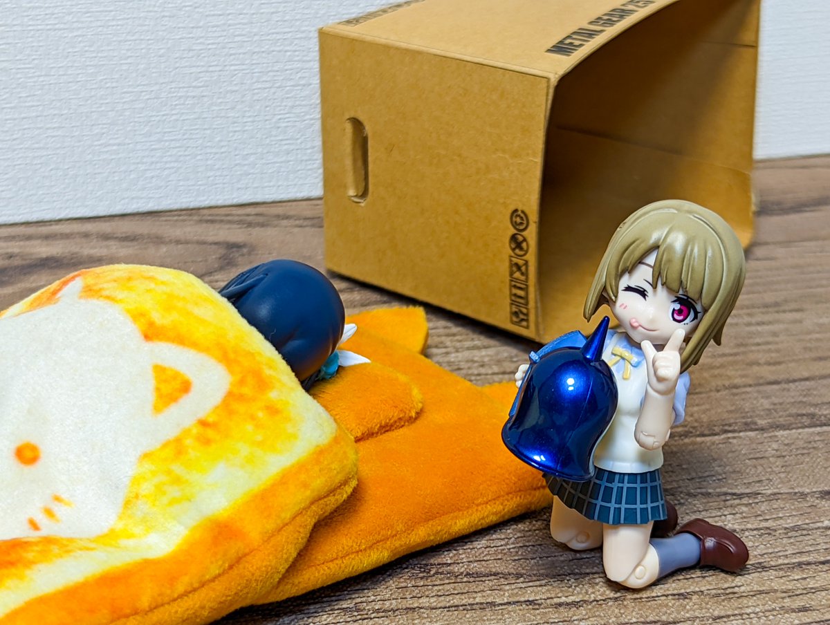 今日は寝ているせつ菜先輩にイタズラしちゃいますよ〜♪」 #中須かすみ