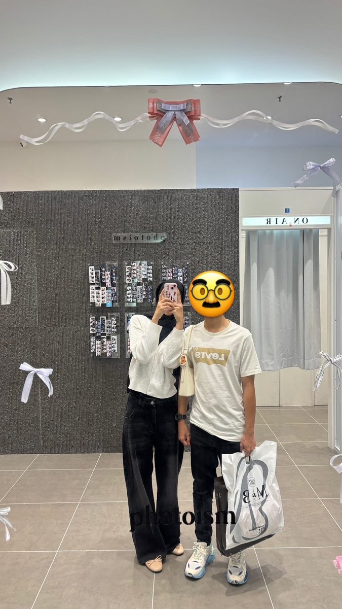 aysiruun's tweet photo. happy 1 year anniversary my love 💓 https://t.co/IPWJAWrcld