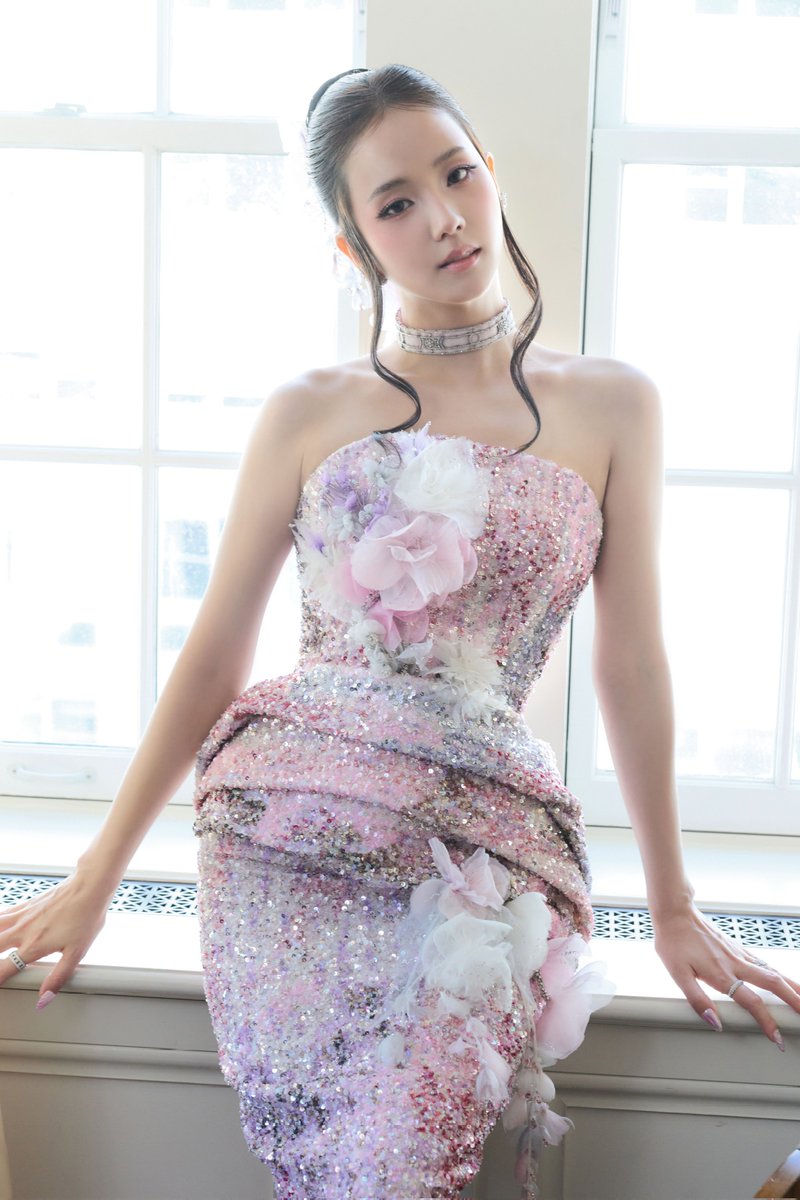 ForeverKimJisoo's tweet photo. 050826 JISOO APP update 💜

First Met Gala, JISOO in New York

#JISOOxMetGala
#MetGala2026 #MetGala 

Be the first to catch JISOO updates—subscribe now at https://t.co/hgu3ErddP4! https://t.co/ufOTaJgMXS
