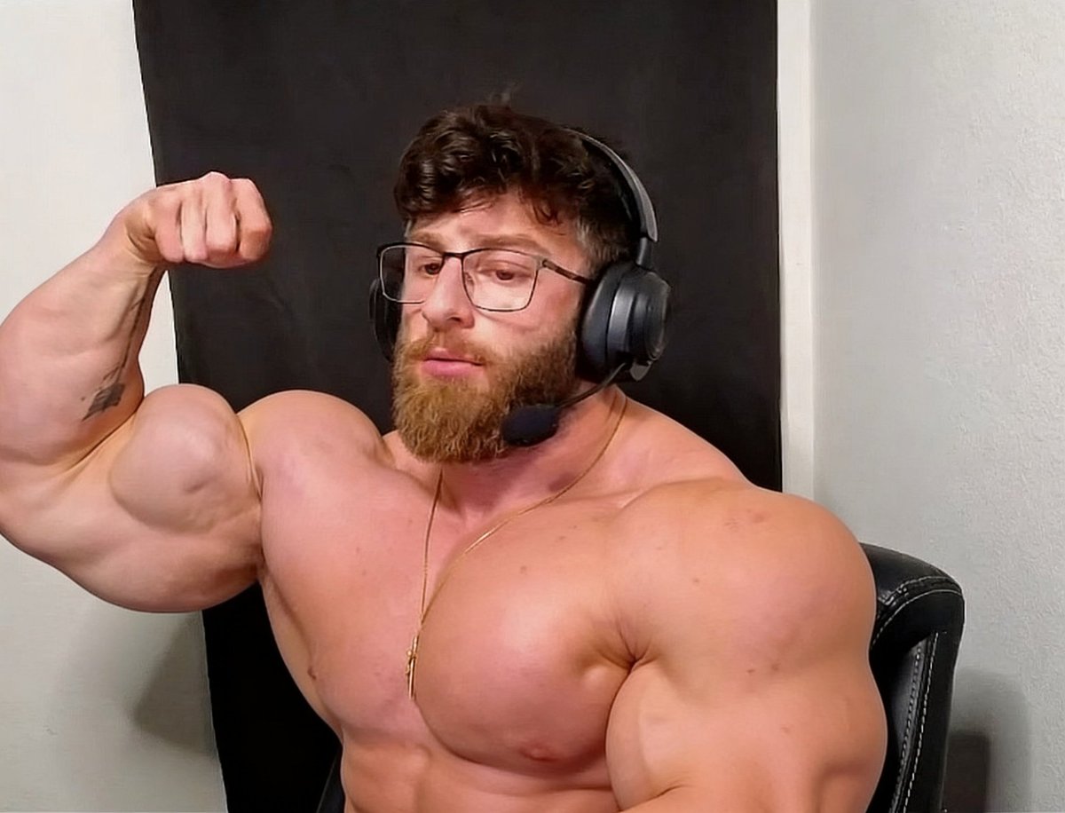 Lat1ndk4MuscleFreak tweet media