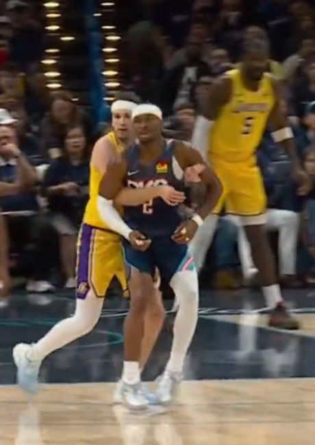 405Sway's tweet photo. This was called as a flagrant on sga lol https://t.co/CVjIXEns67