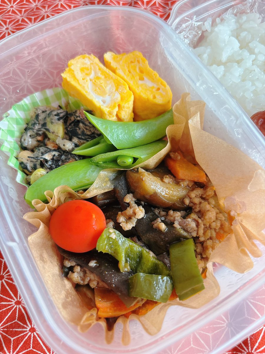 お昼ごはん！
帰省から戻ってきたらなんか寂しくなっちゃって、すっかりホームシック😢
こっちが日常ってのが、あんまり、ね。
頑張っていこう！
#お弁当
#お弁当記録