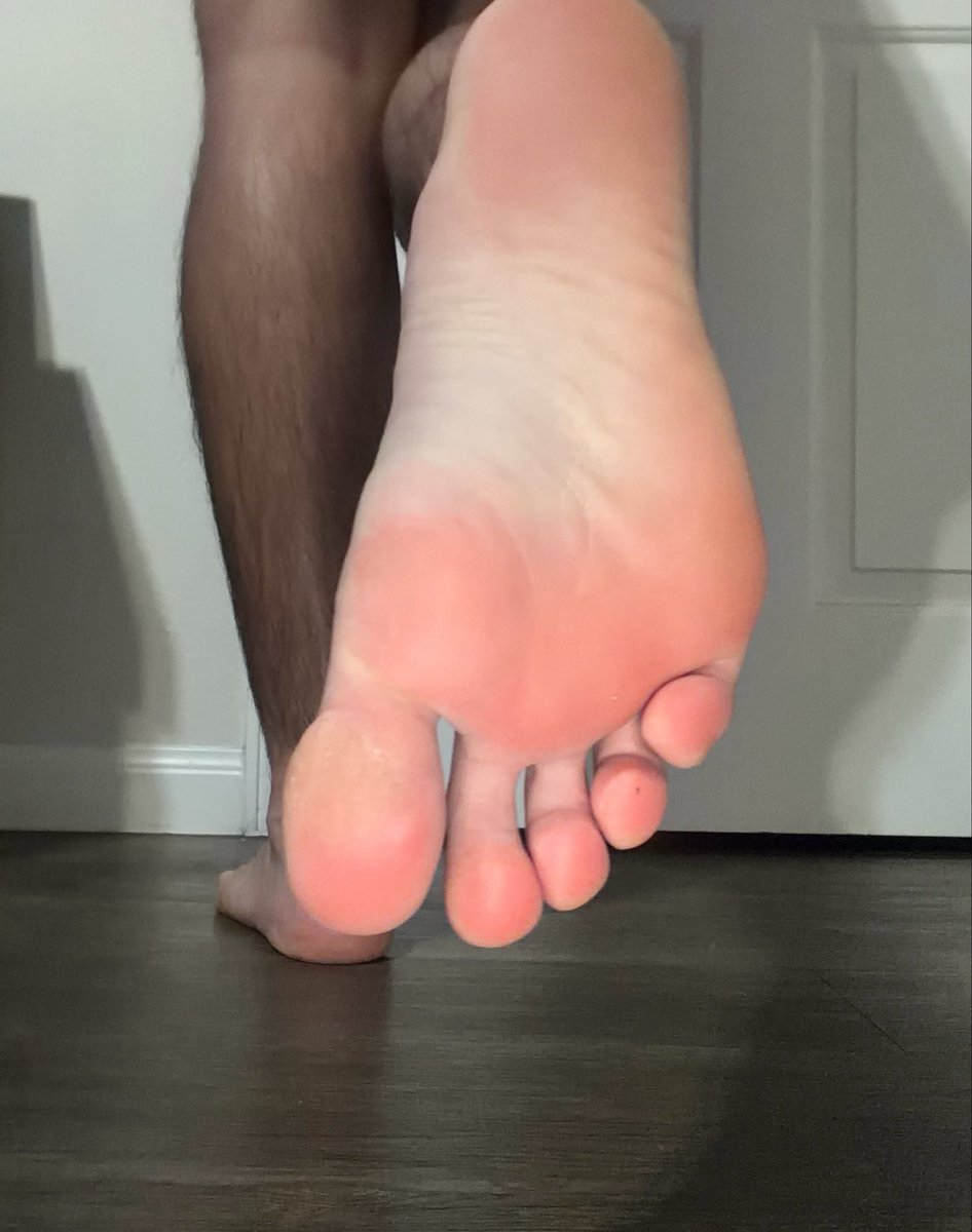 Ben_Feett's tweet photo. Keep staring. 

#feetfetısh #feetworshi̇p #Alphafeet. #findom #paypig #alpha #feet https://t.co/ULSUmlC0MU
