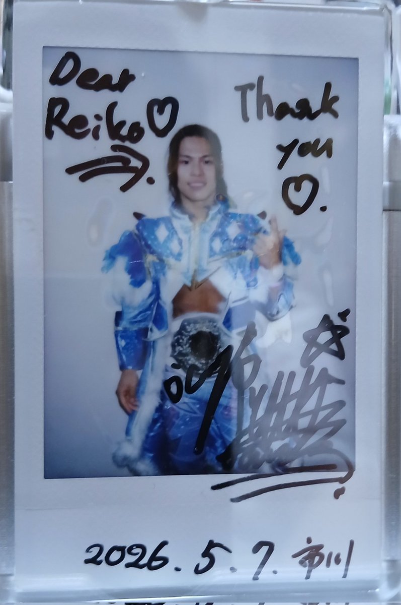 icesweets02's tweet photo. 昨日いただいた花びらをチェキと一緒にキーホルダーにしました🙂
#dragongate #田中良弥 #DCourage https://t.co/AV6lxwlZMQ