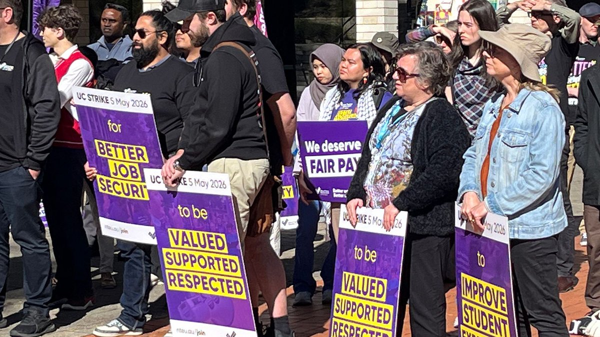 NTEUACT's tweet photo. It's time for Bill to tell us which side he is on at @UniCanberra. #UCstrike
🎵🎶 Footage & audio of singing not included by popular request. 🤣🎤
Join @NTEUnion to stand up for fair pay & conditions at UC: https://t.co/REVce4Vhct ✊ https://t.co/qZLQ70XvO3