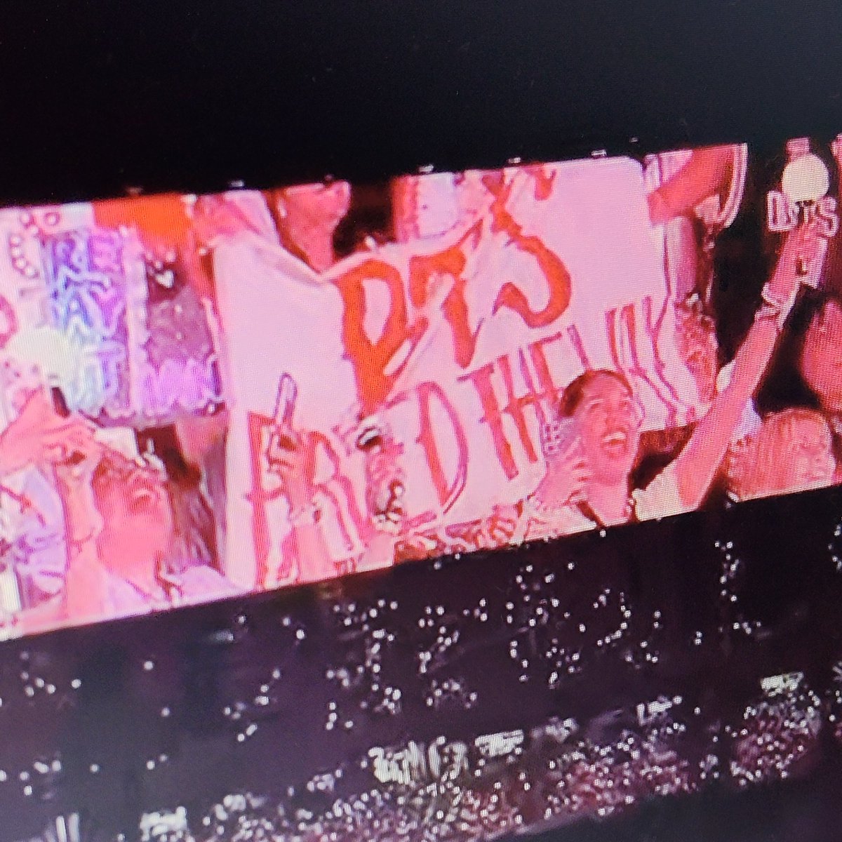 yuth verá a bts 🇲🇽 tweet media