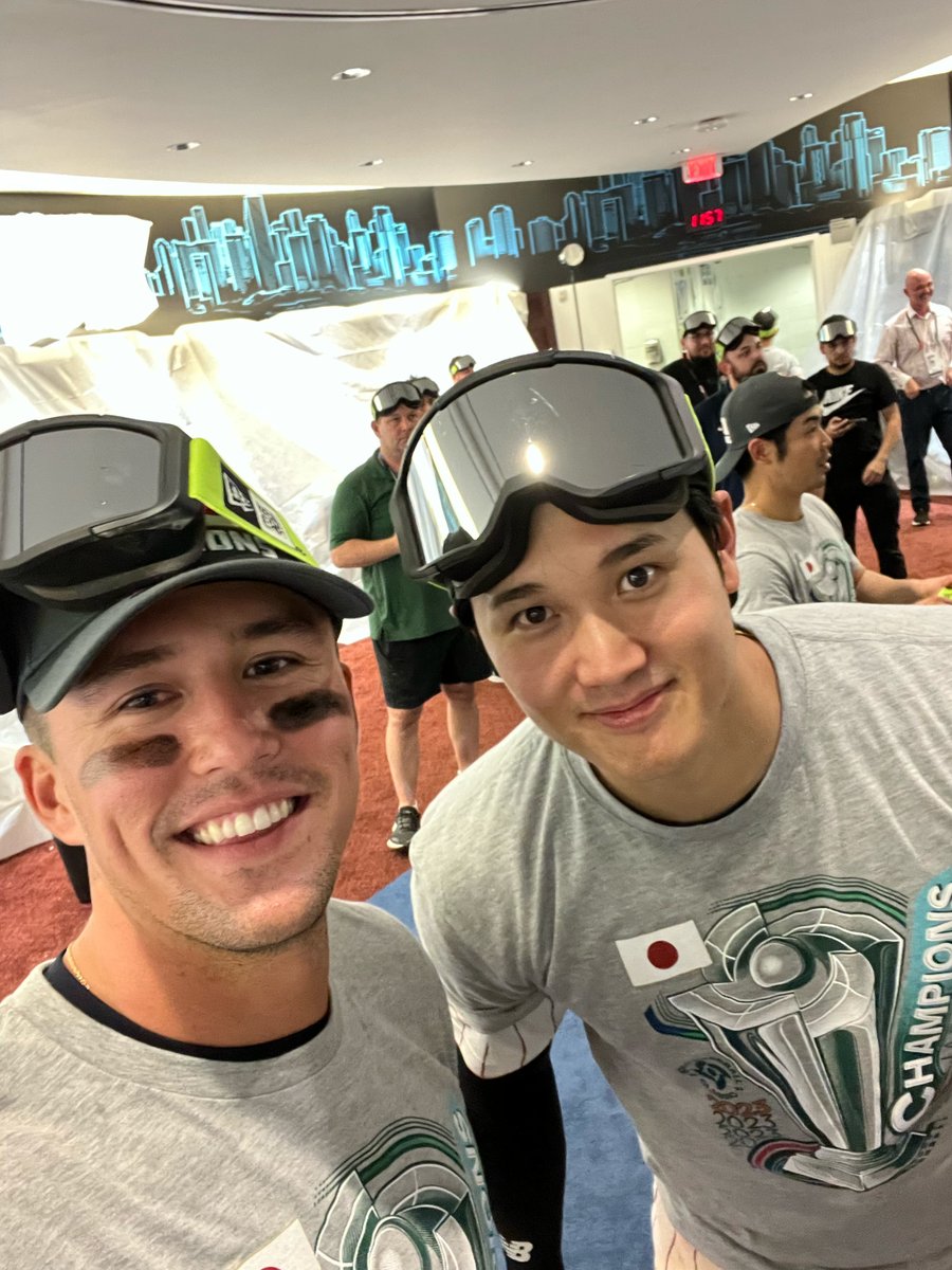 MLB Camera Roll tweet media
