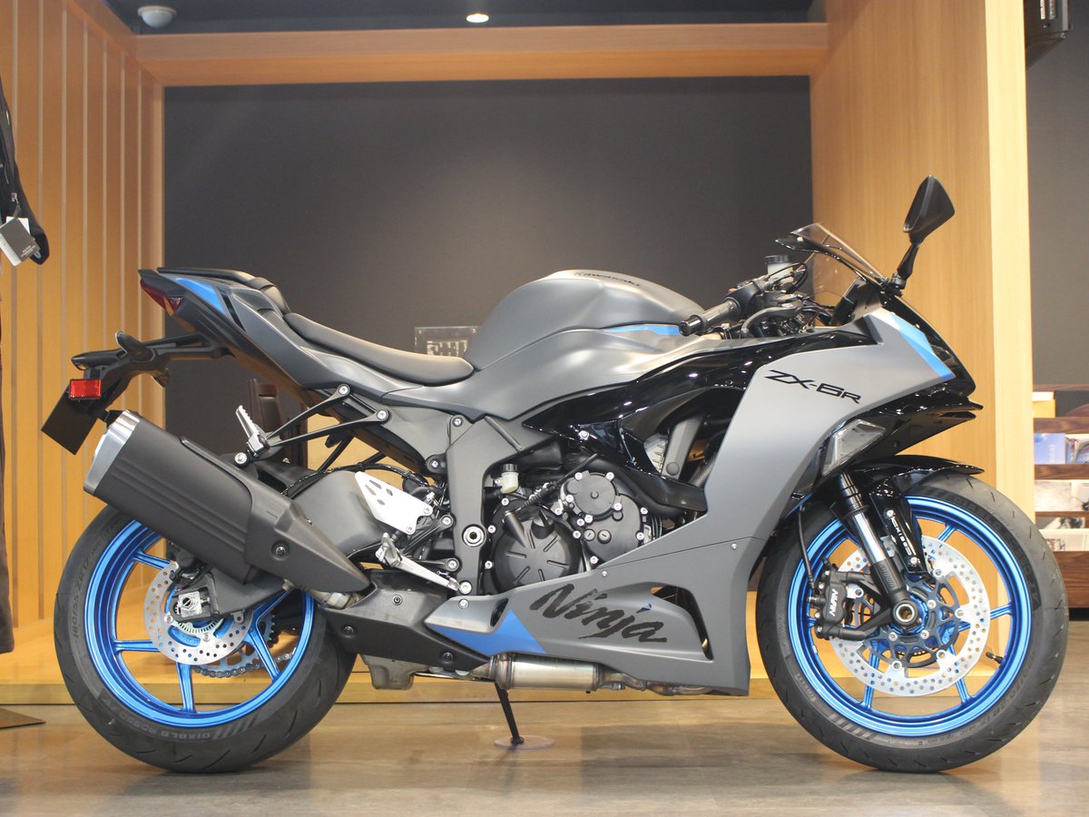 こんにちは。 カワサキプラザ博多です。 現在当店ではNinja ZX-6Rの