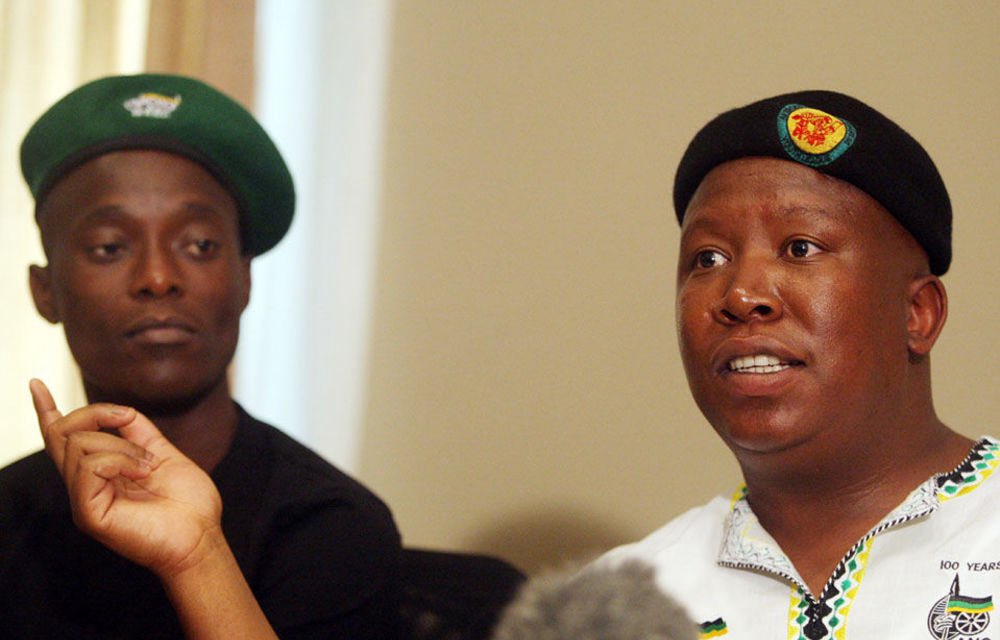 Patricia_Bantom's tweet photo. Tell me why Julius Malema is looking after Sindiso Magaqa's children, then protect Fadiel Adams who’s implicated in Sindiso’s death? Make it make sense https://t.co/SEtvmK0sRl