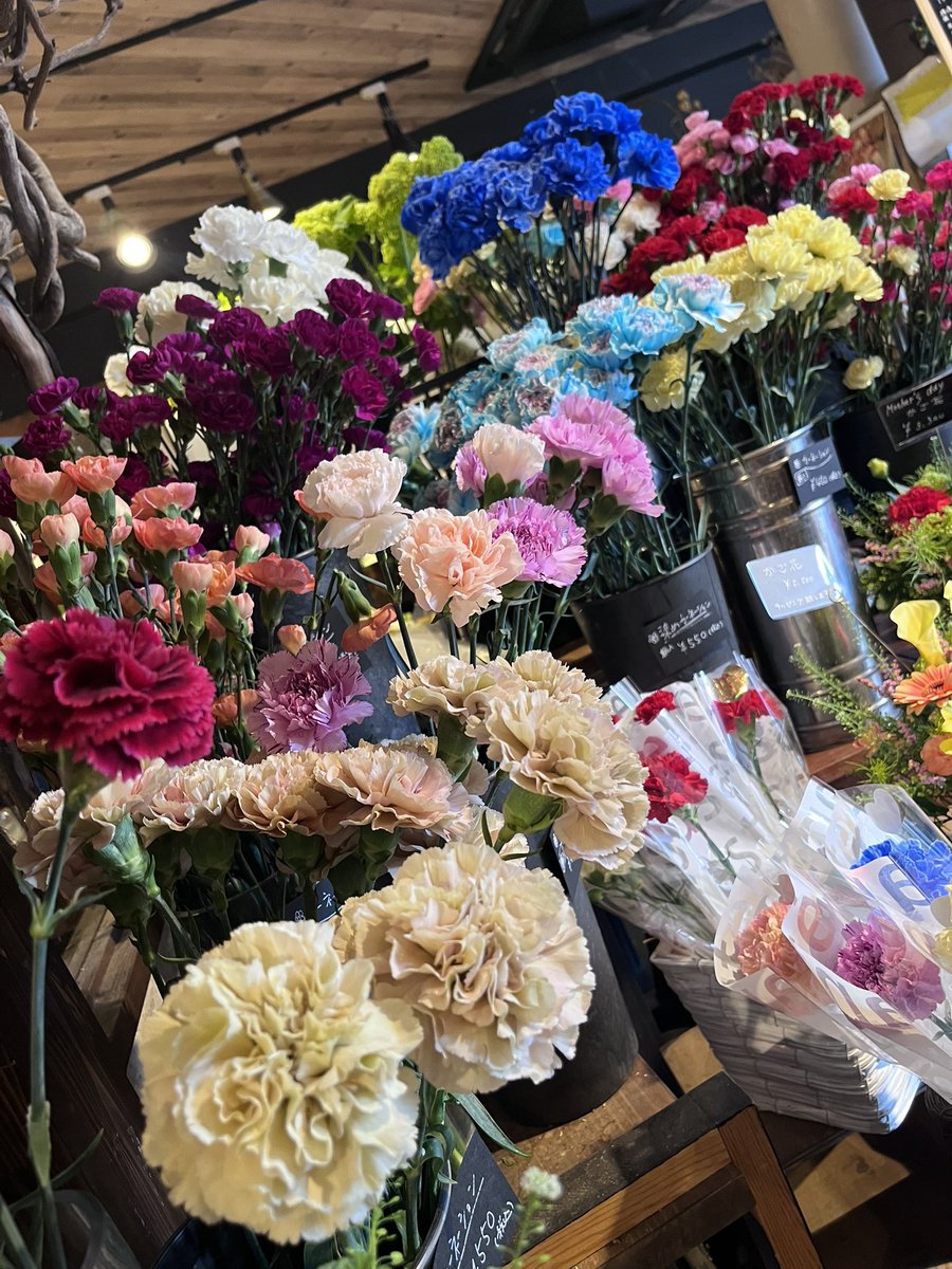 SoundFlower_KO's tweet photo. 京王相模原線稲城駅の花屋のサウンドフラワーです！
明後日は母の日、ご予約まだ間に合います！ブーケやかご花などご相談くださいませ。お問い合わせはお電話にてお願いします🤲
▶️ 0423799889

本日19時まで
9日 10時▶︎20時
10日 10時▶︎18時
にて営業します！

駅ビル🅿️ございます♪ https://t.co/Cilz6ZJqTL