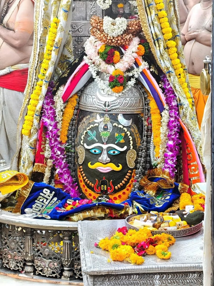 🙏🌹 जय श्री महाकाल 🌹🙏
श्री महाकालेश्वर ज्योतिर्लिंग जी का भस्म श्रंगार आरती दर्शन
8 मई 2026 (शुक्रवार)
#mahakal_daily_darshan