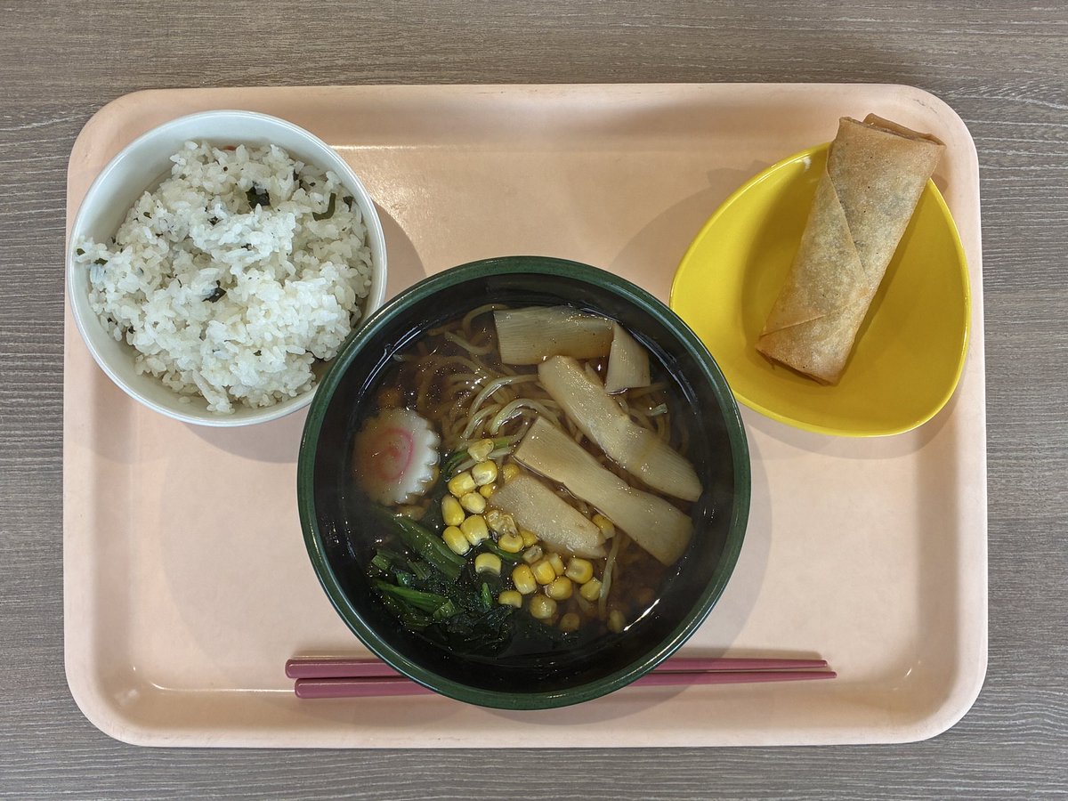 T_urasoe's tweet photo. 5月8日(金)今日の #サラメシ 

⭐️しょうゆラーメン
⭐️春巻
⭐️わかめご飯

大型連休明けの最初の土日‼️
沖縄トヨタはトヨタの日を開催予定です‼️ https://t.co/0ksZsF3pfQ