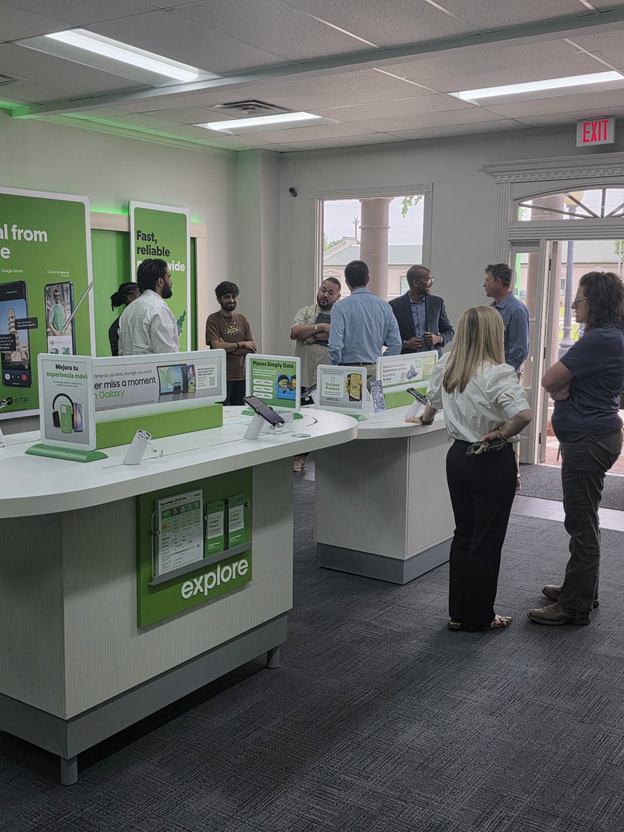 davidaubrey23's tweet photo. New Cricket Wireless Store opened in Lafayette,  Louisiana and it's very nice.  Proud to join the team for the ribbon cutting and make one of the first purchases. https://t.co/KR9X9do97W