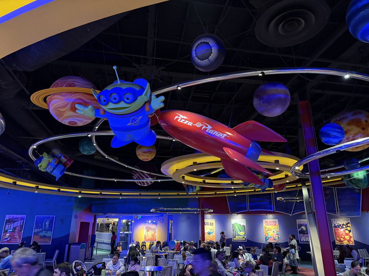 Attractions 360° tweet media