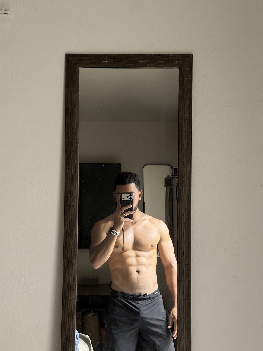 marko_thereal's tweet photo. Quien más anda por acá 👀
Que creen que tengo debajo de estos shorts? 😏🔥 https://t.co/UfE5GzRdIF