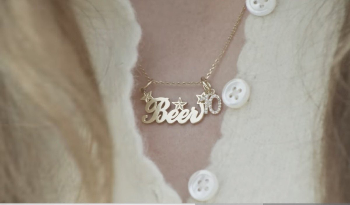 beersdevil's tweet photo. THEIR MATCHING NECKLACES STOP IT RIGHT THERE 🥲 https://t.co/qQ8MuUDYsn