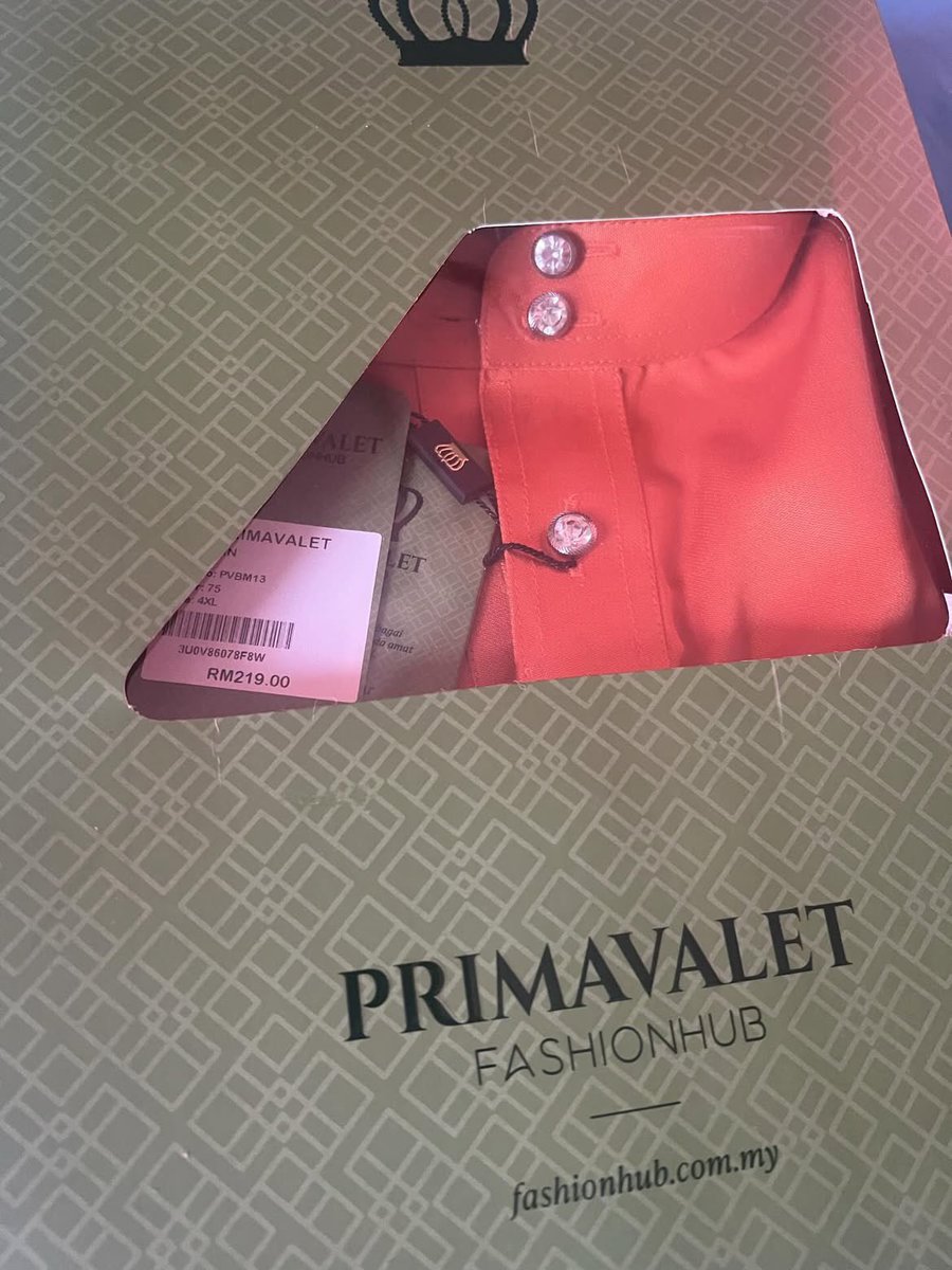 she_rns's tweet photo. From RM219 to RM49! 

Suami aku kalau baju melayu mahal2 memang dia taknak beli. Pakainya sekali je dia kata. Apatah lagi yg berjenama. Tapi kali ni puas hati la beli. Dapat harga murah ada jenama ada kualiti. Siap bagi butang sekali. Sedap pakai suami kata 🥰🥰￼ https://t.co/XzjOLVkmdt