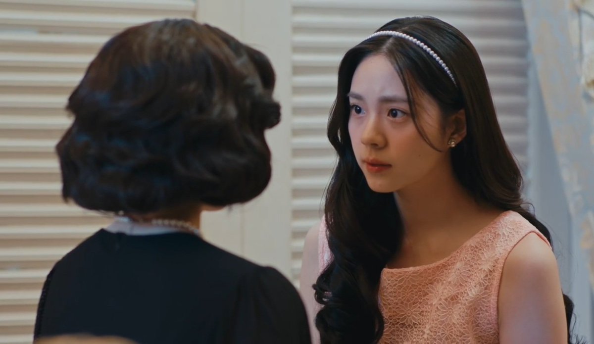 รีแคป #สอดสร้อยมาลาEP6 

ถึงชายรามจะออกปากเพื่อช่วยมาลา แต่ต้องยอมรับนะว่าฮีได้ผลประโยชน์จากการเป็นเจ้าและการเป็นชายจากเหตุการณ์นี้มาก ๆ แค่เอ่ยปากว่าจะมีเมียเดียว (ซึ่ง so basic) มาลาก็ยอมฝากชีวิตไว้เลย ได้แต่งกันกินอยู่เกือบสิบปี สุดท้ายก็ได้ความรักจากมาลาไปจริง ๆ