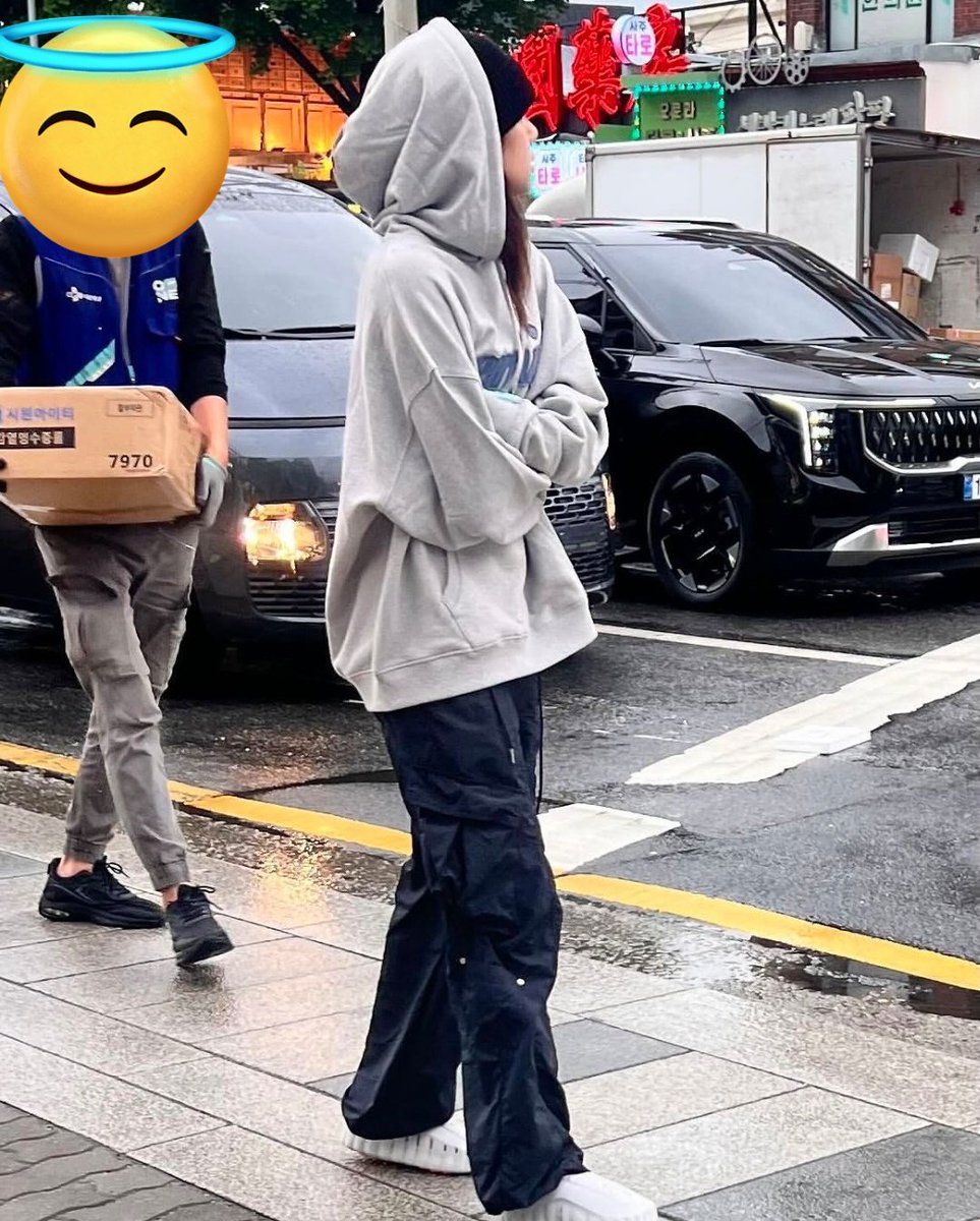 LISA BASE tweet media