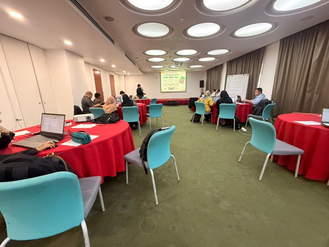 uvm_jkr's tweet photo. 4 - 6 Mei 2026 Value Engineering (VE) Study for the project
@KemPendidikan
@CKP_JKR
facilitated by the facilitator team
@uvm_jkr

@JKRCPAB

@IPJKR_Official

@RoslanisE

@JkrMaria

@RbSafarina

#IamJKR #KitaJKR #JKRsynergy #JasaKepadaRakyat https://t.co/NkDgF8IKCp