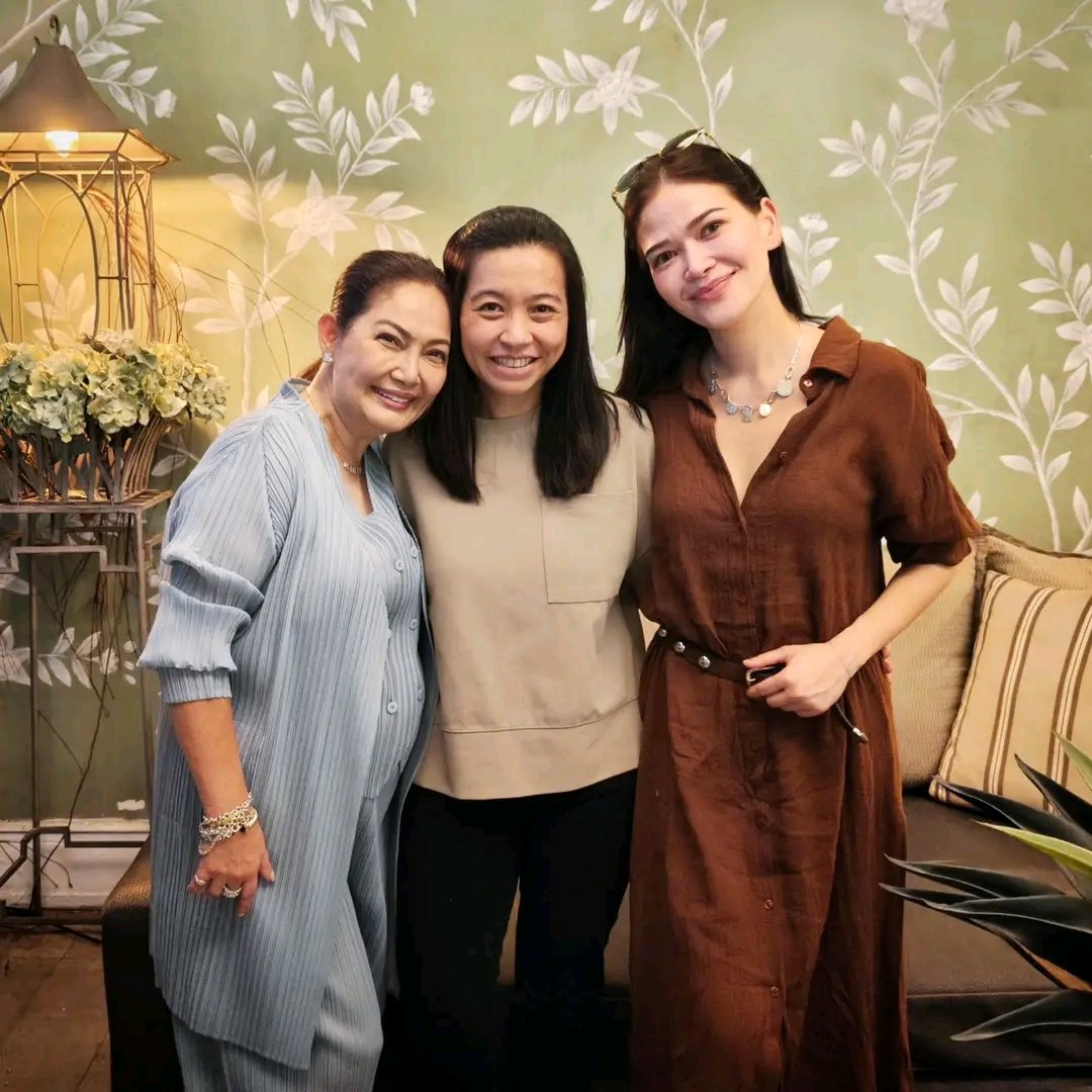 SEATED!!!! So excited for you my inayy!

©️Marla Ancheta
#MaricelSoriano #BelaPadilla