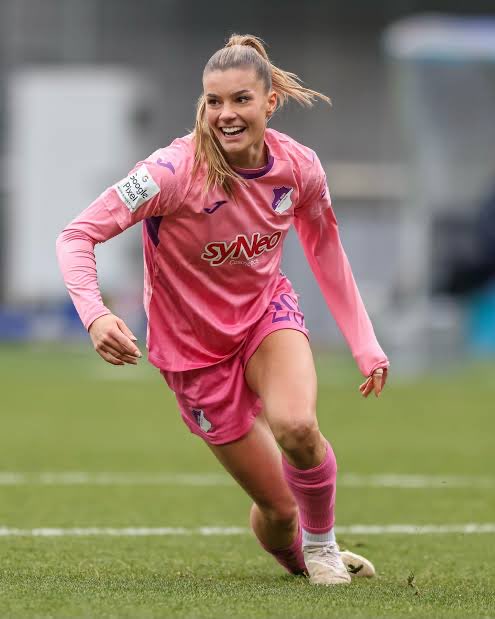 Antr0ss's tweet photo. 🇪🇸Ona Batlle, 🏴󠁧󠁢󠁥󠁮󠁧󠁿Georgia Stanway, 🇨🇭Géraldine Reuteler &amp; 🇩🇪Selina Cerci. What a transfer window would be!!!! 🤞@ArsenalWFC https://t.co/v2INBnna6Y