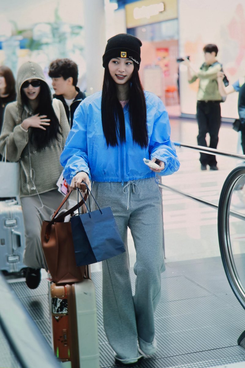 260508 PRE
쯔컬러 재킷 꺼내입음 💙🧡
#쯔위 #트와이스 #TZUYU #TWICE #쯔버블
#THISISFOR