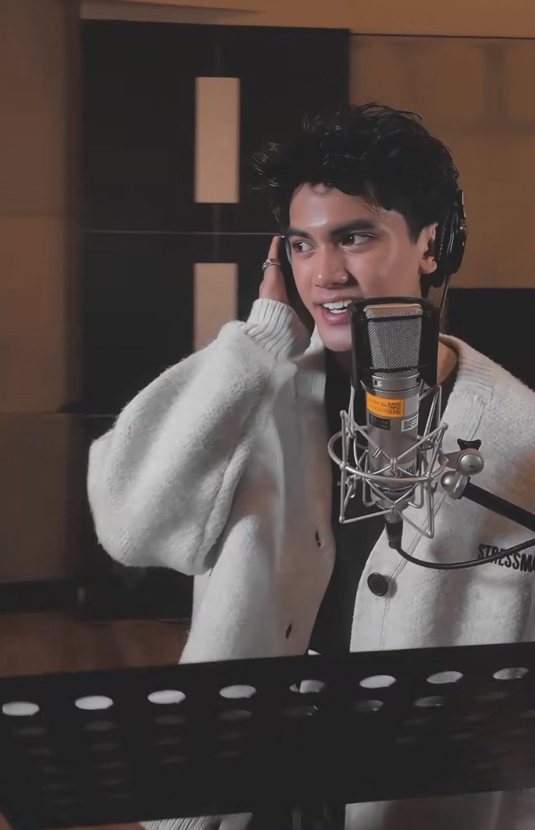 jarrenlundunboy's tweet photo. SOLOist Jarren García is one of the singers for ASAP XP’s new theme song, “Together Forever, ASAP Forever” ♥️♥️

#JarrenGarcia | @jarrenglorious https://t.co/KBbqIYk1xV