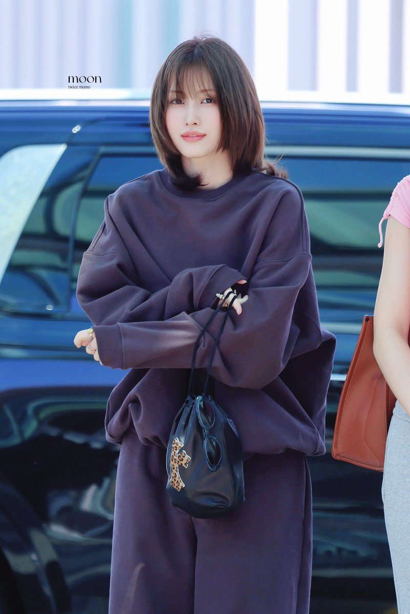 【Momoページ】 MOMO HEADING TO LISBON TODAY FOR THE START OF TWICE'S EUROPE CONCERTS.