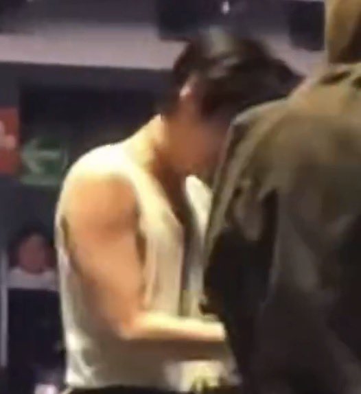 trinhers's tweet photo. LAWD YOONGI BEEN HIDING HIS GUNS https://t.co/LIdg4A0f2K