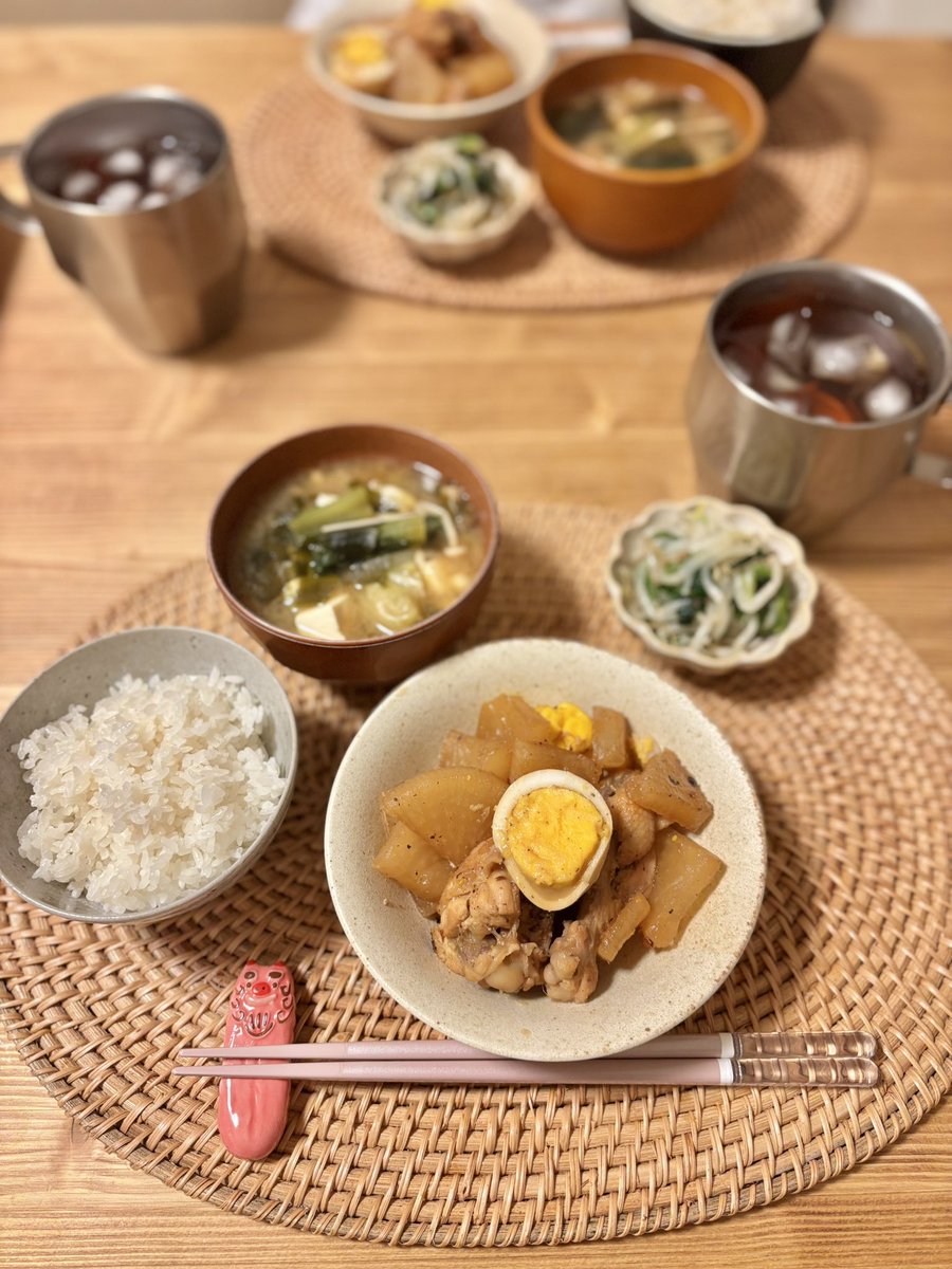 me8o0's tweet photo. 久しぶりのちゃんとしたお弁当とごはんたち
新しい箸置きがかわいい
#お弁当記録 #お弁当日記 #おうちごはん𓎩𓌉𓇋  #おうちごはん https://t.co/v3m2SpCUHB