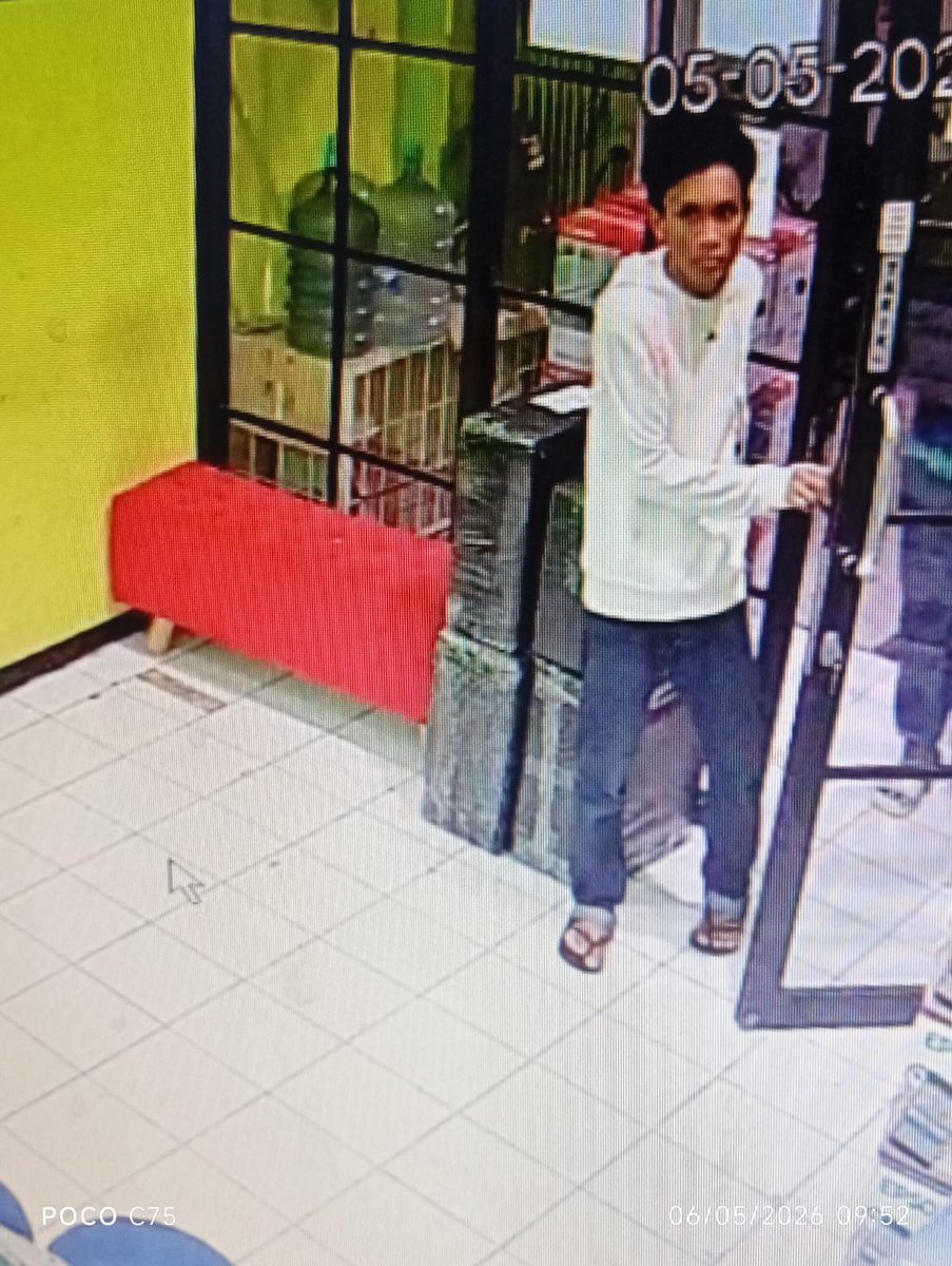 ursupercandy's tweet photo. P E N C U R I A N ❗❗❗

Telah terjadi pencurian HP operasional kantor di salah satu toko supplier printer wilayah Petojo Barat No.16, RT.12/RW.5, Kecamatan Gambir, Kota Jakarta Pusat pada tanggal 05 Mei 2026 sekitar pukul 17.52 WIB. https://t.co/E0x0PyUyjL