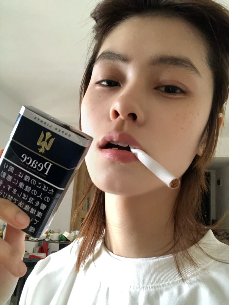 sh b tweet media