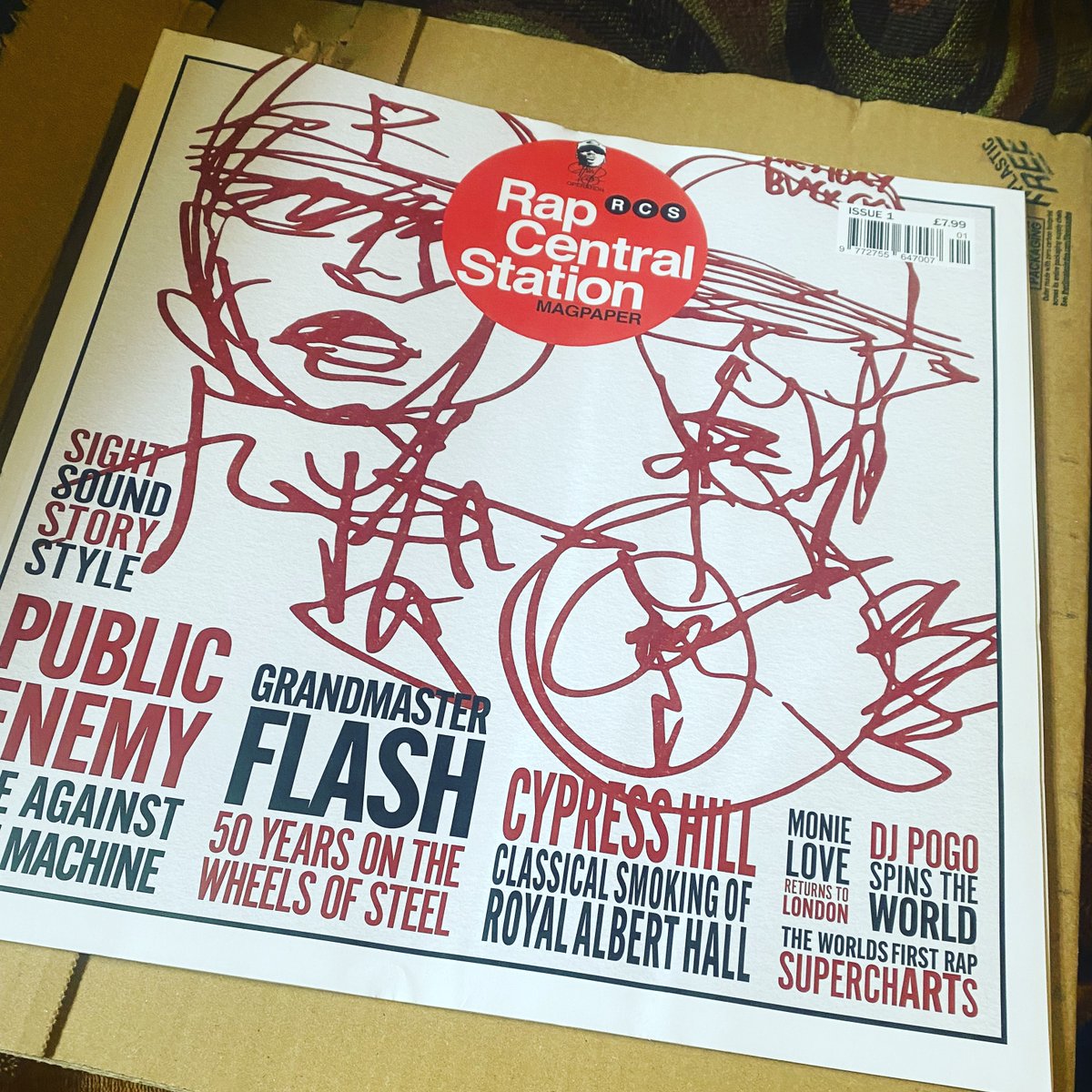 M_RK_B_H's tweet photo. In the Ghost Kitchen reading issue #1 of @RCSStore by @MrChuckD 

👀👀👀 https://t.co/I6dpBY4p4h