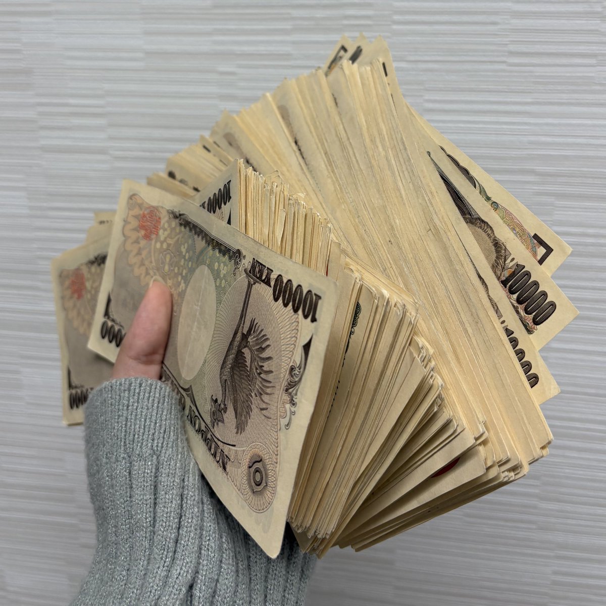 Luminas02's tweet photo. 女医ってそんなに稼げるの！？って思って調べたら年収800万〜1200万で横転
そのくらいなら高卒バカでも3ヶ月もありゃ稼げんじゃん https://t.co/xI3oPG8qWb