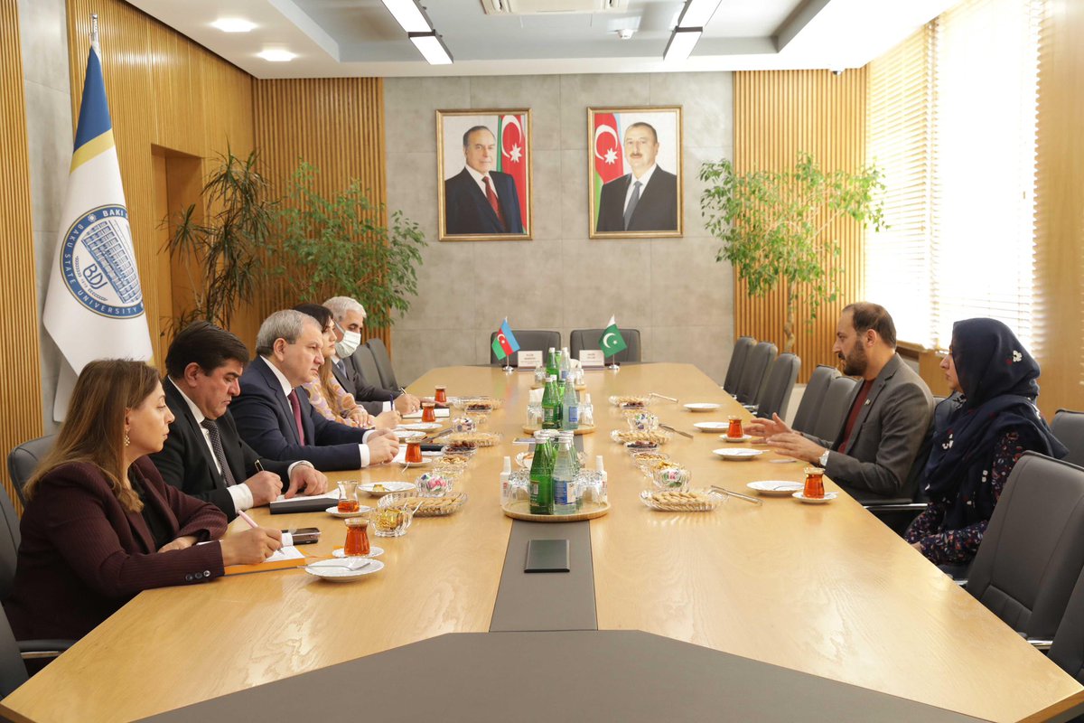 RectorBabayev's tweet photo. Pakistanın Çitral Universitetinin rektoru Hazir Ullahın rəhbərlik etdiyi nümayəndə heyəti ilə BDU-da görüşdük.

Görüşdə elm və təhsil sahəsində əməkdaşlığın inkişaf perspektivlərini, akademik mübadilə və birgə tədqiqat imkanlarını müzakirə etdik. Eyni zamanda, universitetlərimiz arasında əməkdaşlıq memorandumu imzaladıq.

Bu əməkdaşlığın BDU-nun beynəlxalq tərəfdaşlıq şəbəkəsinin genişlənməsinə və yeni akademik layihələrin həyata keçirilməsinə mühüm töhfə verəcəyinə əminik.