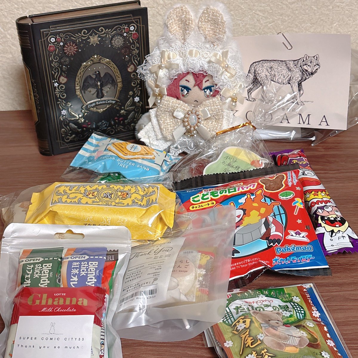 スパコミお疲れ様でした〜💕
頂いたおやつとお願いしてたお菓子📕とアフター前に買ったスコーン🐺

🐈‍⬛🐇🎀 <a href="/OnemuKotoki/">ことき▸スパコミありがとう🎀</a> 

コトキちゃんの作るお洋服本当にかわいい💛