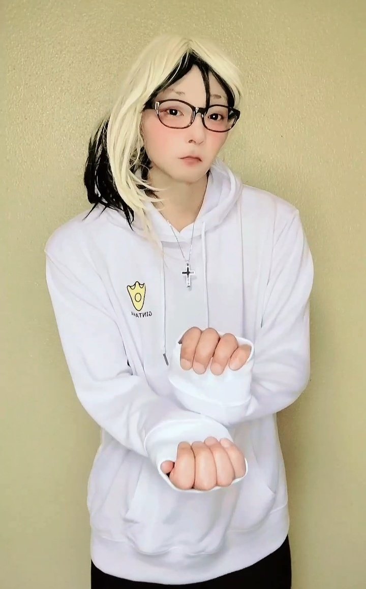 ガチ女装だと思って近づいてくる男にかめはめ波撃つタイプのエンタメ女装だよ俺は
股間にドラゴンボール2つと如意棒ぶらさげてっから
あと5つ集めたら普通にシェンロン先輩呼べっから
シェンロン先輩まじパネェから
「コンビニでつぶあんマーガリン買ってきて」って願い事もソッコーで叶えてくれっから