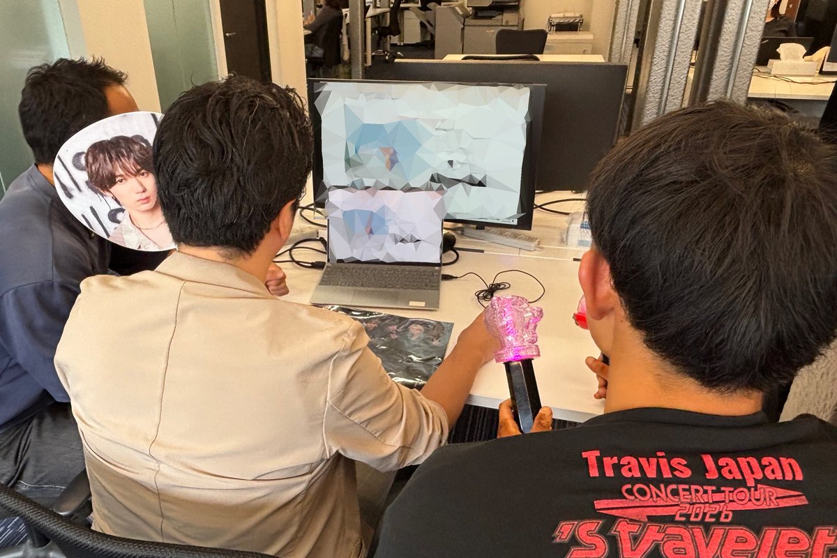 yoshiki_hellos's tweet photo. 「しめおじ」がPCを前に何かしてる模様との連絡が…まさか再び◯ク◯タ⁉️
え⁉️まさかまた経費じゃないよな❓

今日のレシピは七五三掛家のお母さんの麻婆豆腐だったようで、ほっこりしている「しおめじ」だったのでした☺️
って、あかんよ❗️仕事中よ❗️

#七五三掛kitchen 
#TravisJapan 
#Nadiaレシピ https://t.co/fTUNRAbtSs