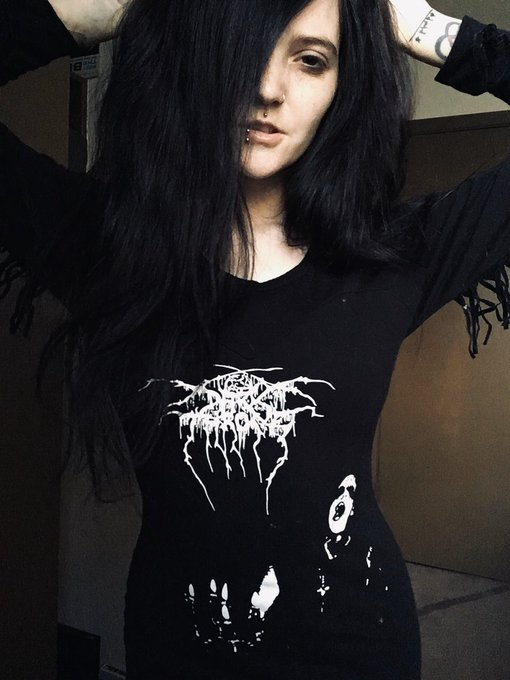 🩸𒉭 Black Metal Vampyre 𒉭🩸 tweet media