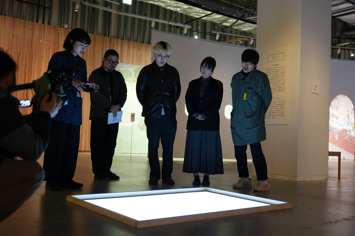 PLAY_2020's tweet photo. 🎥お知らせ🔔
今週末まで開催している #生誕100周年記念安野光雅展 をBSよしもと「リリーとアートなストリート」でご紹介いただきました！
見取り図・リリーさん、しずる・純さん、蛙亭・イワクラさん、アート専門家の常徳拓さんの４名で、
安野さんの繊細で美しい原画や、ユーモア溢れる世界観を楽しんでいただいています。

5/2㊏に放送された前編は、すでにYouTubeで公開中
https://t.co/PB434oldQS

後編は、明日5/9㊏23:30〜放送予定。
安野展だけでなく3FPLAY! PARKでの様子も紹介されます。