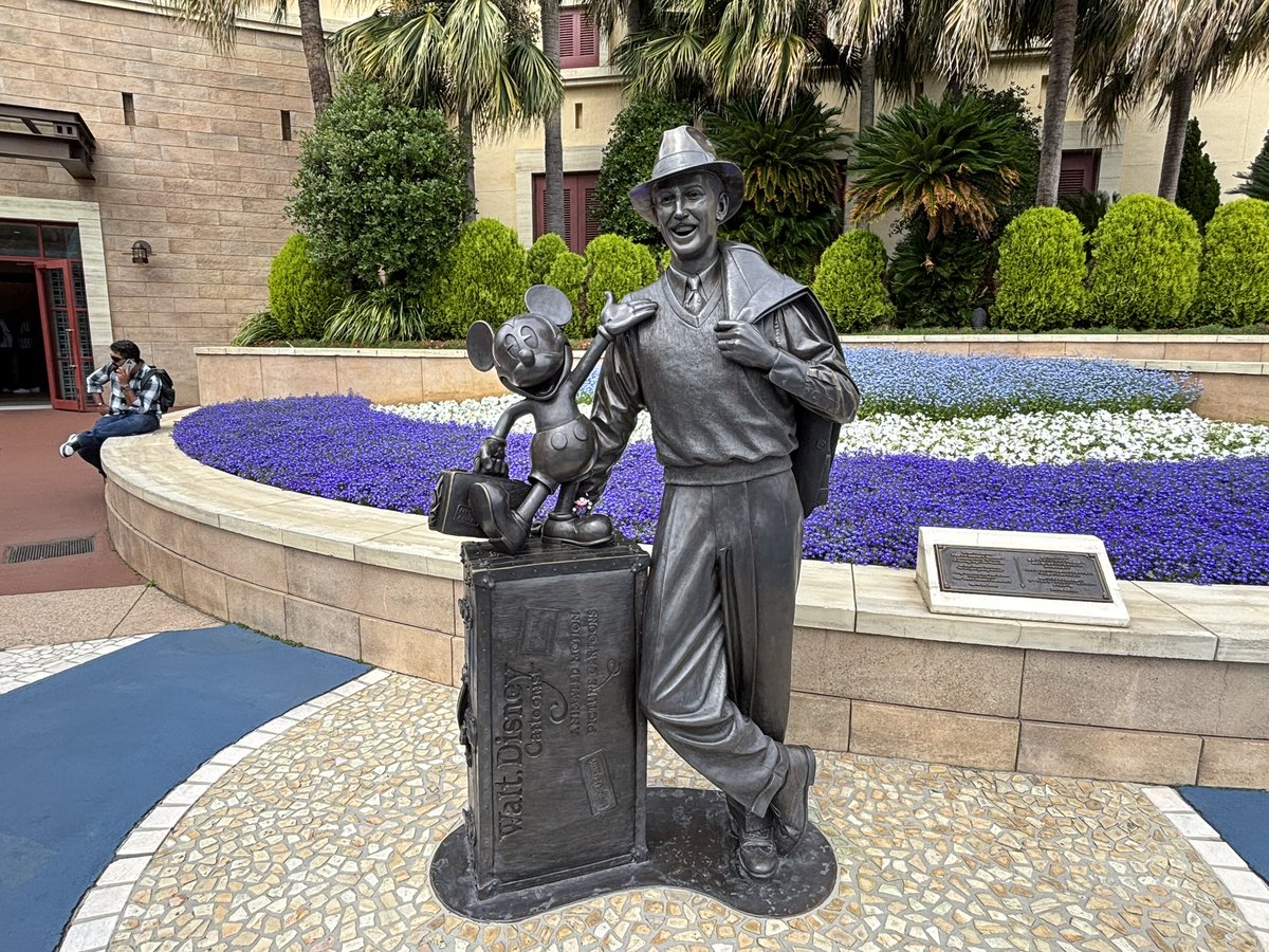 還暦ディズニーなう ウォルトディズニーさんにお礼を言っといた