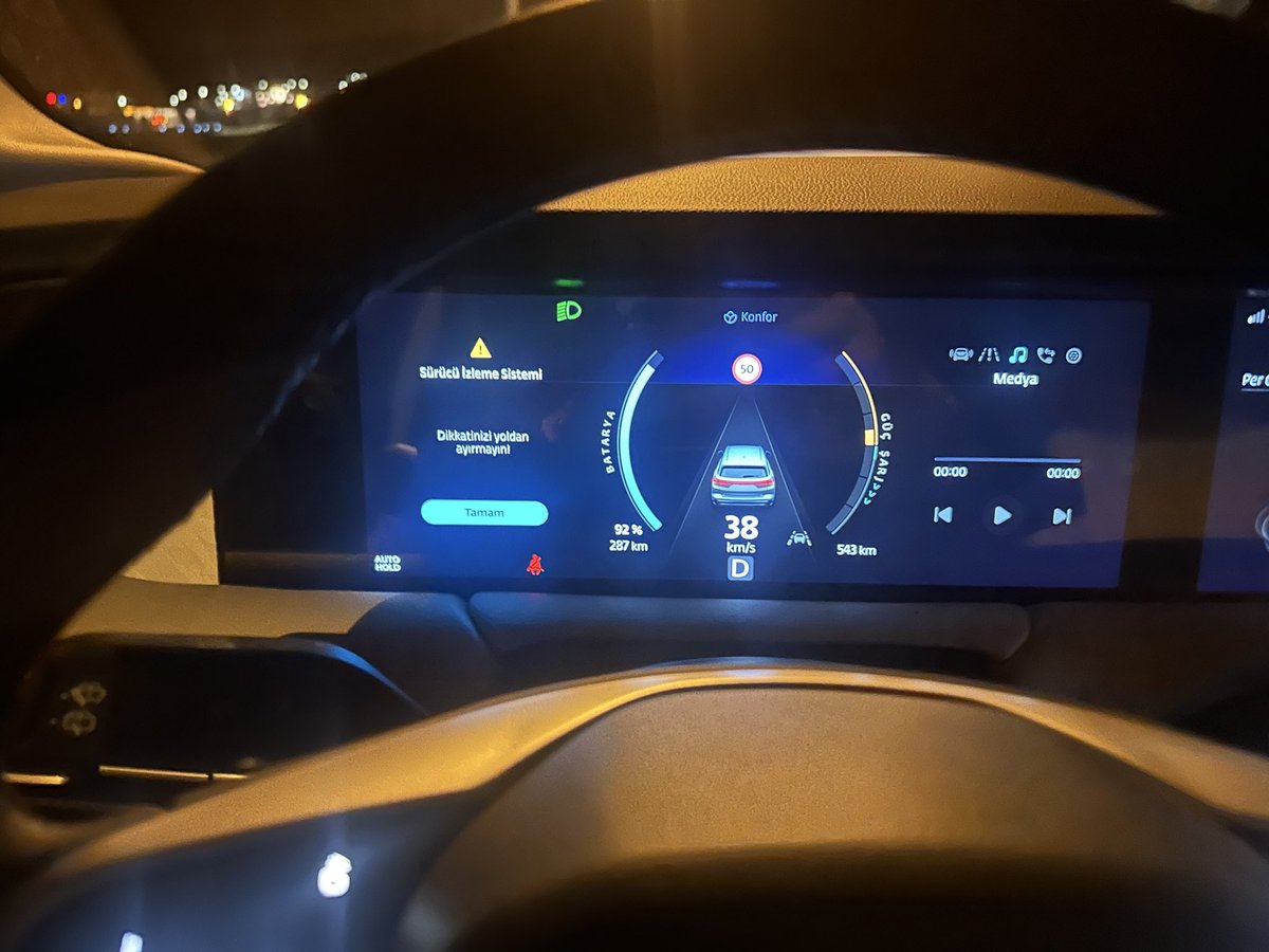 ertgrlarslan's tweet photo. @TOGG_Team Yüzde 92 şarj ile 290 km gösteriyor. Uzun menzil t10x aracım. Sıfır aldım. Nedir bu işin açıklaması bilen var mı?  @TOGG_Team @Togg2022 @ToggTayfa https://t.co/rnnyIYixML