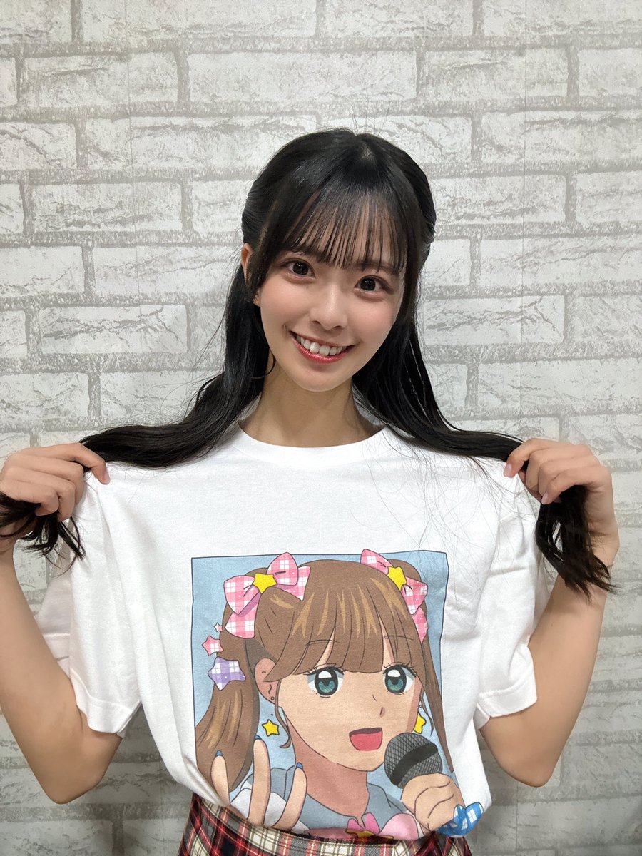 UP-T CM コラボグッズ 発売中です 🪄

今回のテーマが笑なので “ 笑顔 ” をテーマにアイドルのイラストを描きました！
キラキラ笑顔のこの Tシャツで笑顔になって頂けたら嬉しいです 💖

#アップティー

🖇️ up-t.jp/collabo/nmb48c…