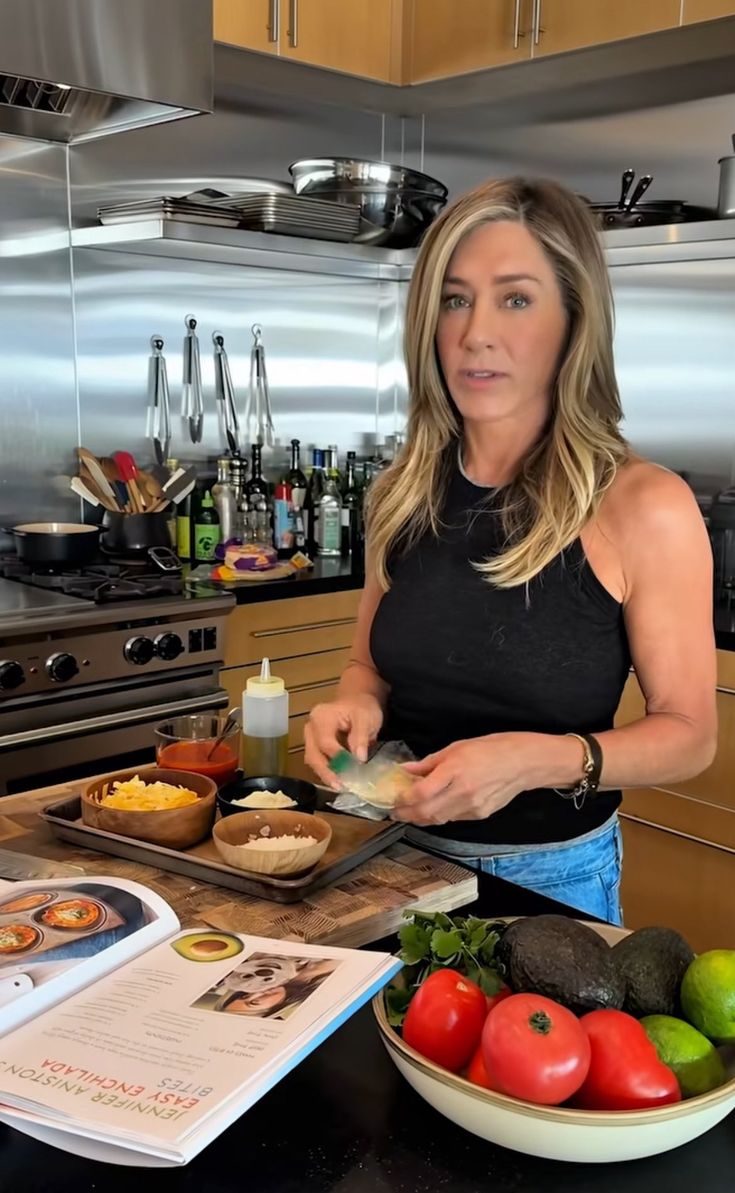 Jennifer Aniston tweet media