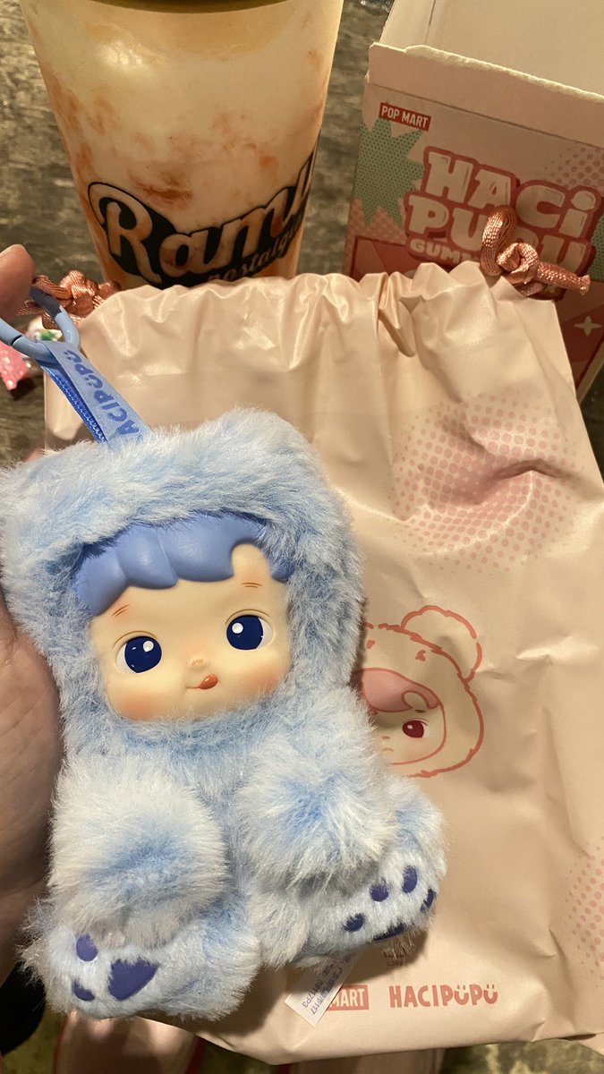 rockiefoxy's tweet photo. for sale popmart hacipupu gummy bear blueberry flavor, unsealed (box buka atas) Ori PopMart 100% . Dijual karna nyari warna pink tp dapet nya yg warna biru, baru unboxing lgsg dimasukan sarung box lg jd blm dipakai sm sekali, lengkap sangat2 masih new #popmart #hacipupublueberry https://t.co/hXei2ii6Do