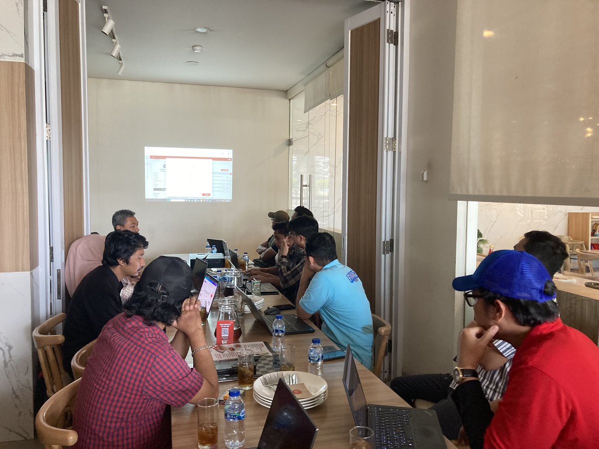 PSDKSPMI's tweet photo. Indonesian Red Cross Society (PMI) organized Mini Workshop Series 2: PMI Donor Database System with the support of the American Red Cross as part of efforts to strengthen integrated, accurate, and sustainable donor data management. On Friday, (8/5). Cc @AchalaNavaratne @RedCross https://t.co/4CWJLortPl
